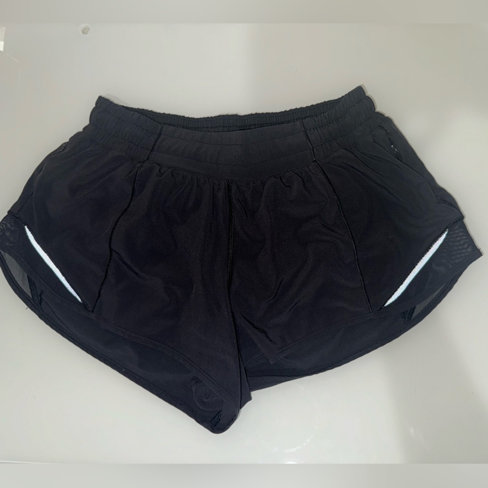 Black Women's Lululemon Hotty Hot Shorts 2.5” Size 6
